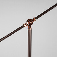 Golvlampa Tom med vinklingsbar arm - kaffebrun