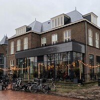 Ljusslinga med 2 watt dimbara LED-lampor med mjölkvit kåpa