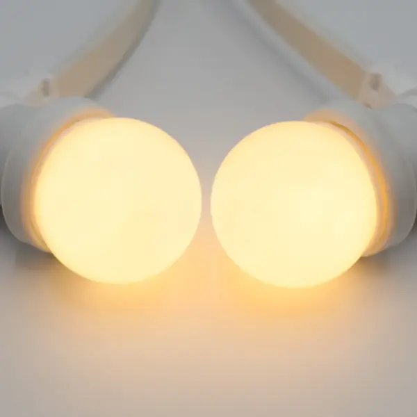 Ljusslinga-set med LED-lampor med mjölkvit kåpa, med vit ljusslinga