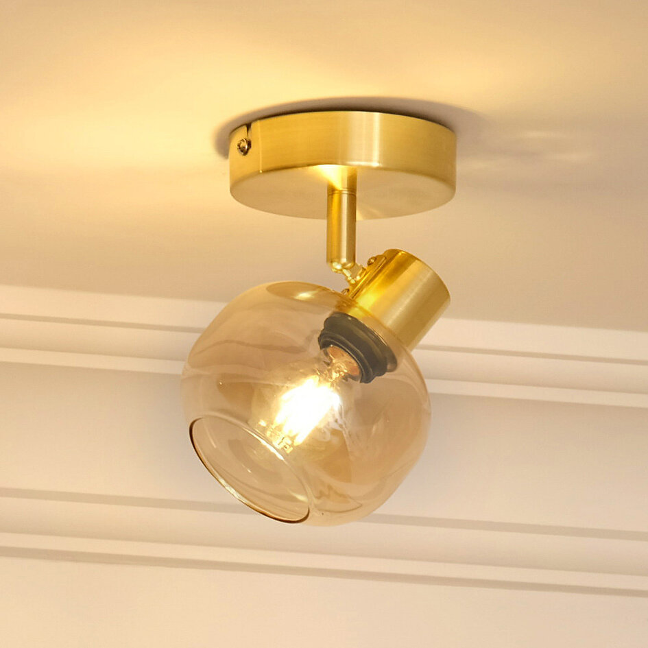 Taklampa Jenthe med en lampa - guld med amberfärgat glas
