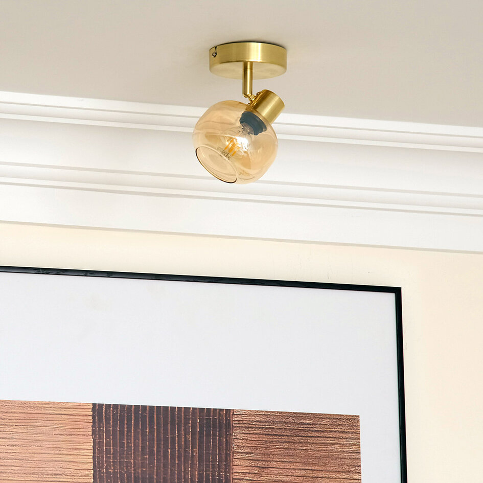Taklampa Jenthe med en lampa - guld med amberfärgat glas