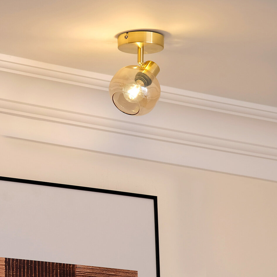 Taklampa Jenthe med en lampa - guld med amberfärgat glas