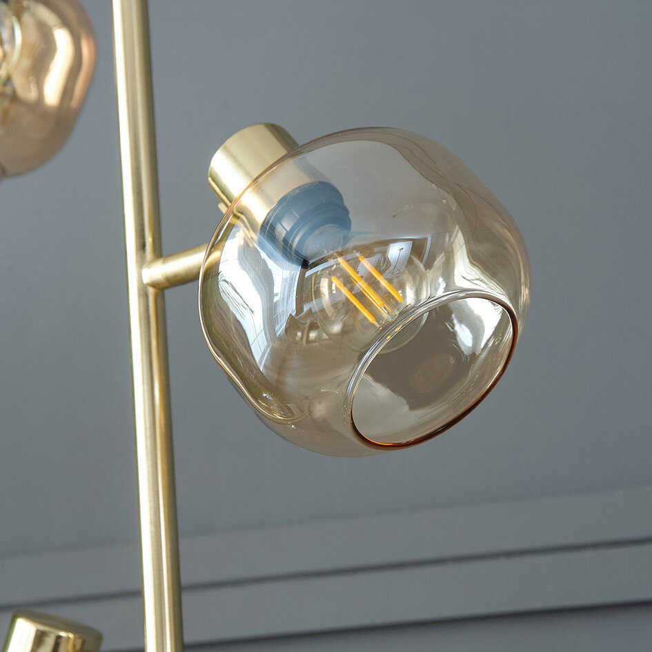 Golvlampa Jesse med tre lampor i guld med amberglas