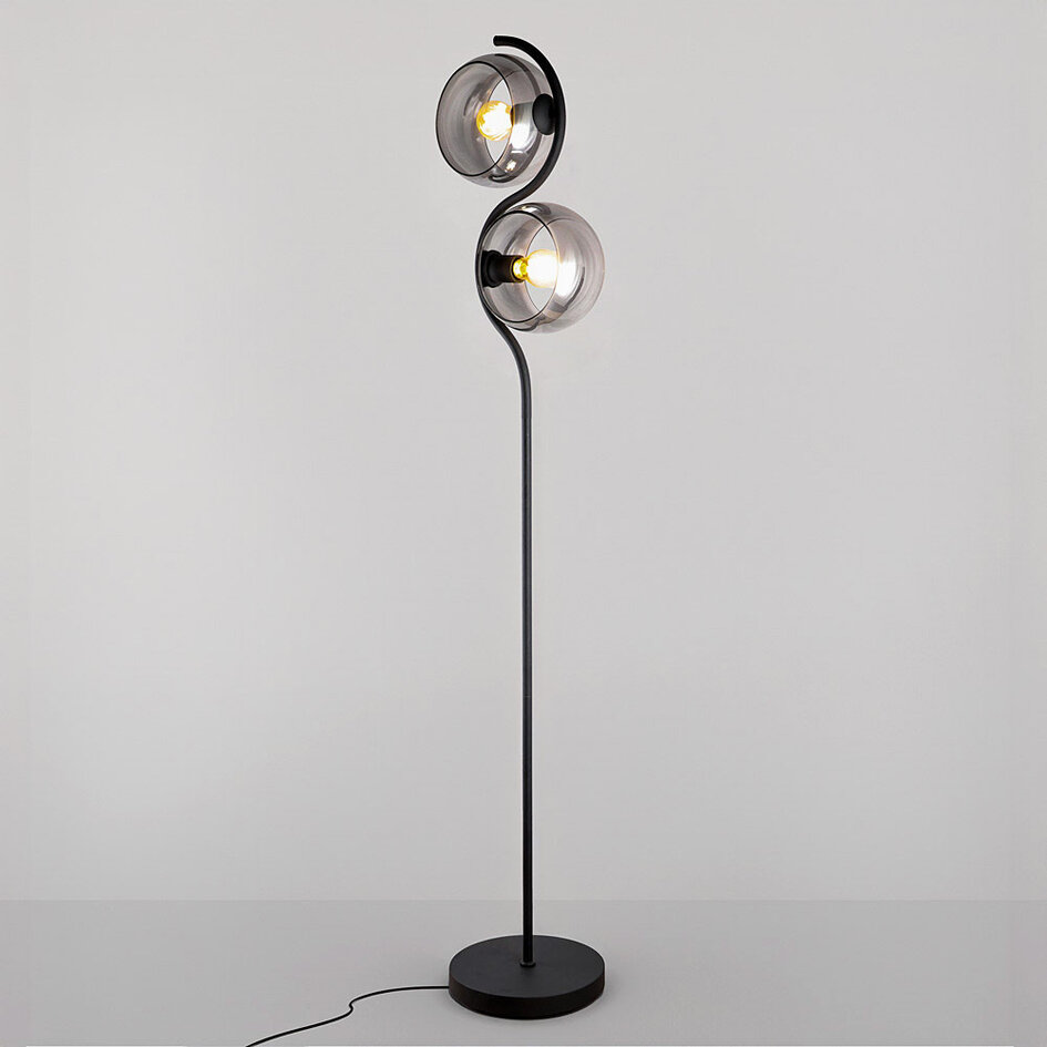 Golvlampa Curvatura med rökfärgat glas - svart