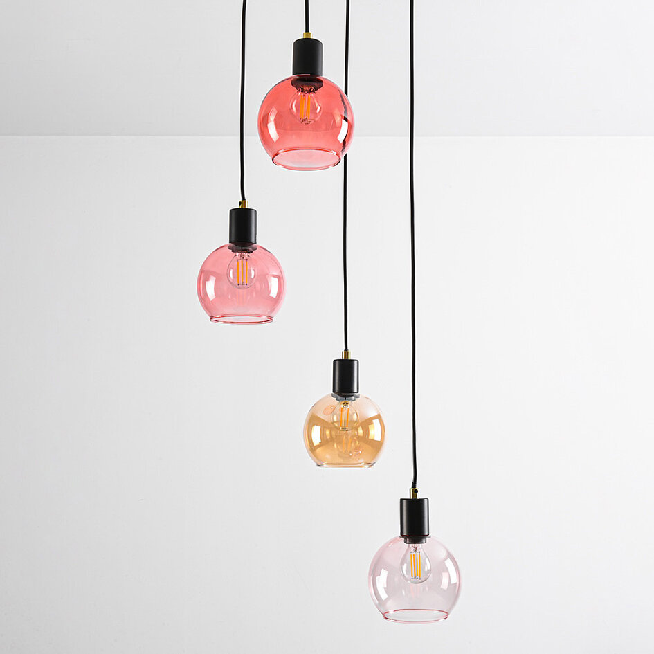 Pendellampa Monroe med fyra lampor - svart med amberfärgat och rosa glas