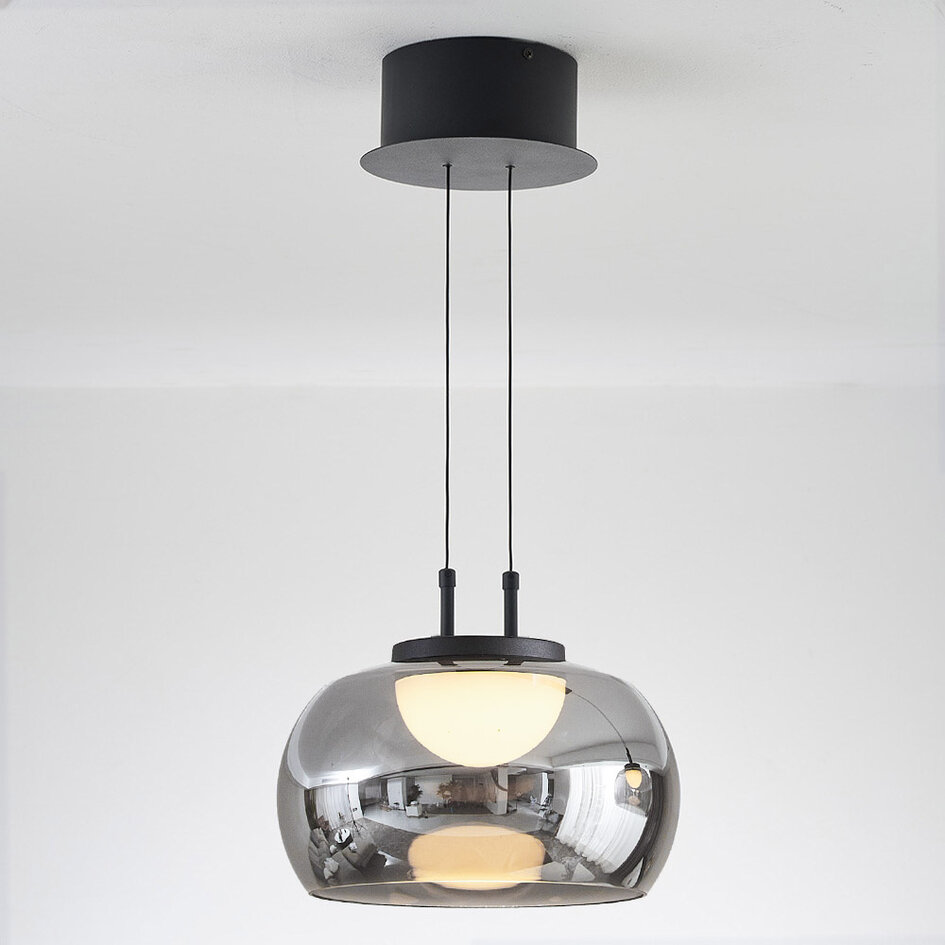 Pendellampa Mette - svart med rökfärgat glas och 3-stegs dimbar LED