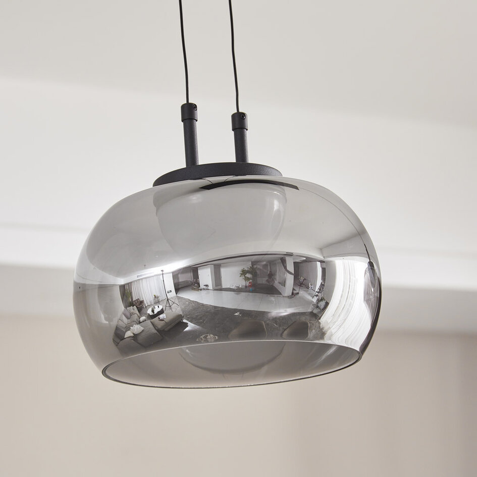 Pendellampa Mette - svart med rökfärgat glas och 3-stegs dimbar LED