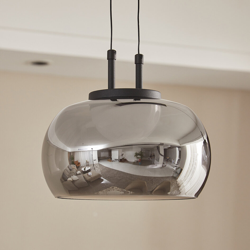 Pendellampa Katla - svart med rökfärgat glas och 3-stegs dimbar LED
