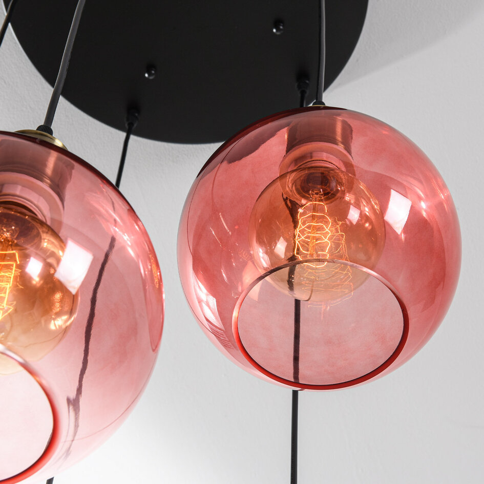 Pendellampa Liya med fem lampor - med rökfärgat, rött och rosa glas