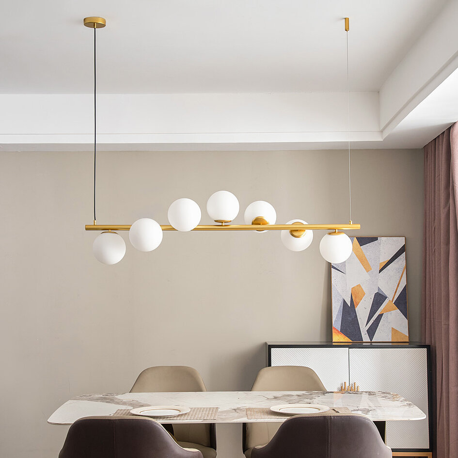 Design taklampa Atto guld med mjölkvitt glas, 7-ljus
