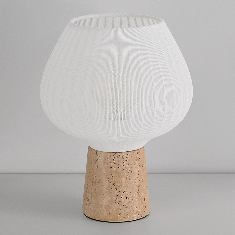 Bordslampa Varel med tygskärm och fot i travertin (natursten)