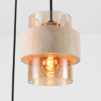 Pendellampa Sani med tre lampor i travertin (natursten) och amberglas