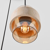 Pendellampa Sani med tre lampor i travertin (natursten) och amberglas