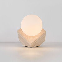 Bordslampa Reni med travertin (natursten) och mjölkvit kula