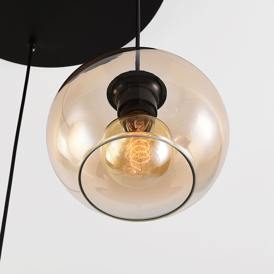 Pendellampa Olare med tre lampor och amber ombre-glas