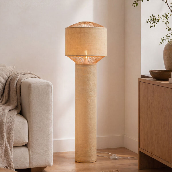 Golvlampa Fiora i bambu med vävd skärm