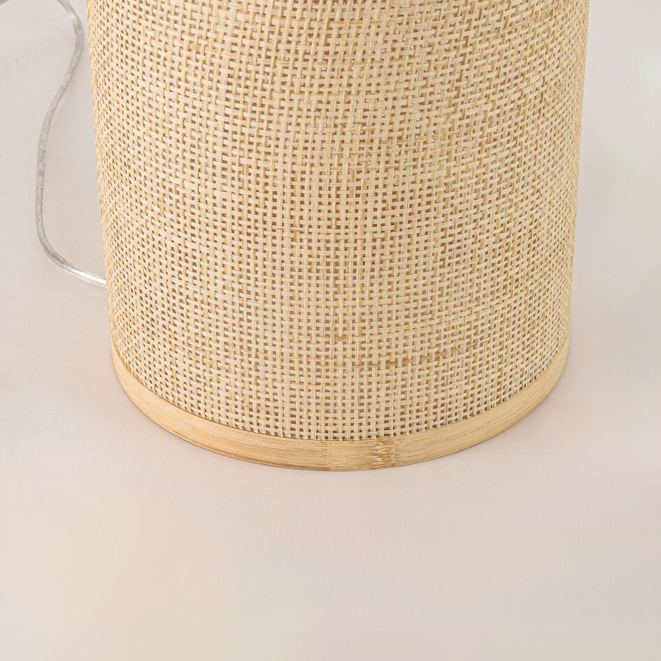 Golvlampa Fiora i bambu med vävd skärm
