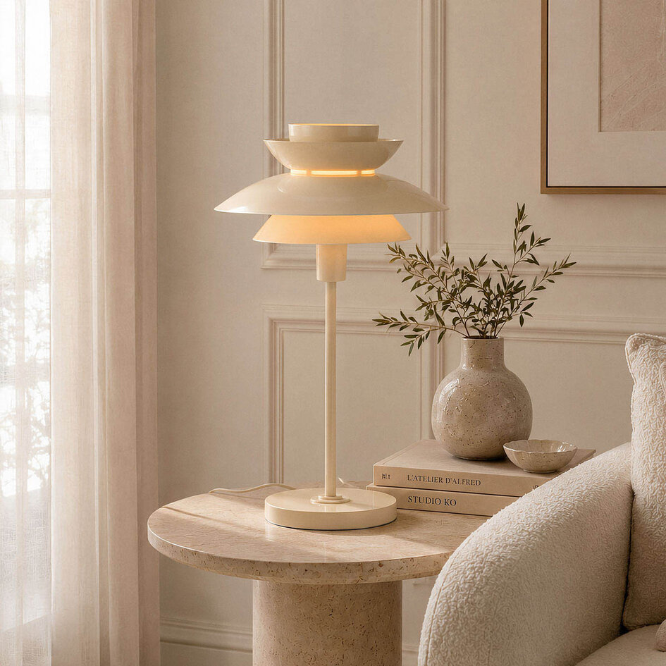 Bordslampa Auryn i blank beige