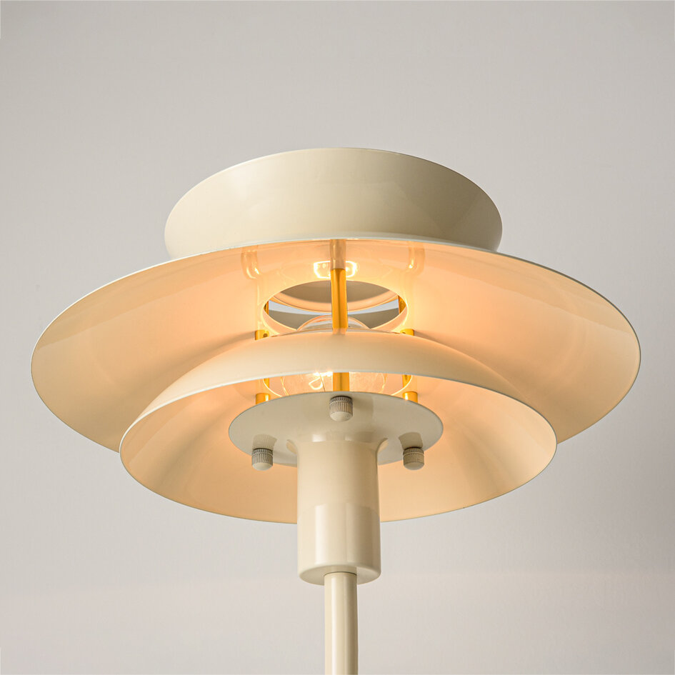 Bordslampa Auryn i blank beige