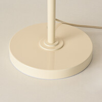 Bordslampa Auryn i blank beige