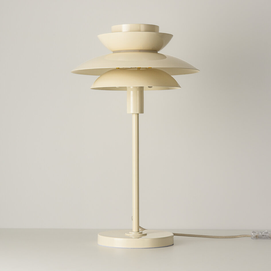 Bordslampa Auryn i blank beige