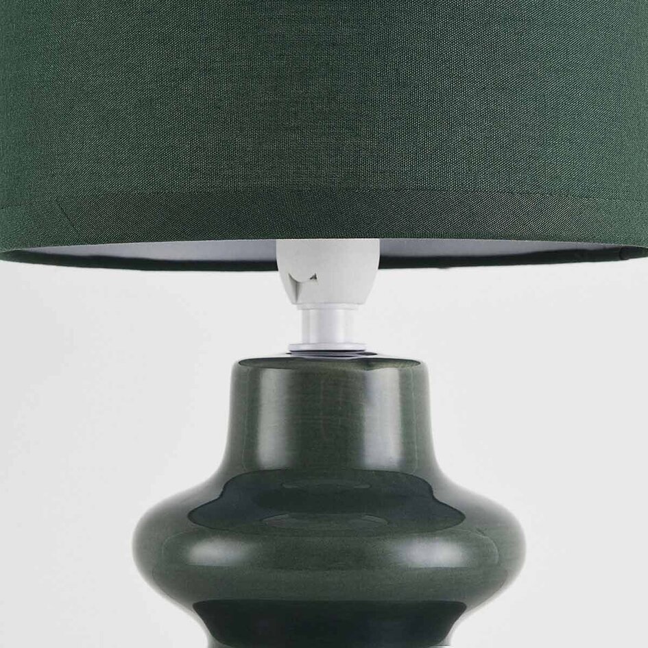 Bordslampa Loya i keramik med tygskärm i grönt