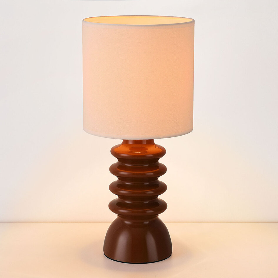 Bordslampa Seyra i brun keramik med tygskärm i beige