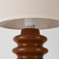 Bordslampa Seyra i brun keramik med tygskärm i beige