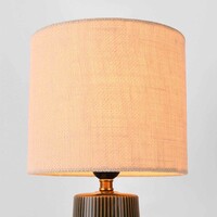 Bordslampa Ayra i antracit keramik med tygskärm i beige
