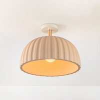 Taklampa Lysko med räfflad skärm i sandbeige