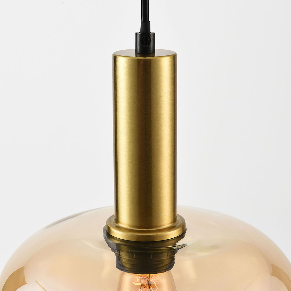 Pendellampa Basso i guld med brett amberglas