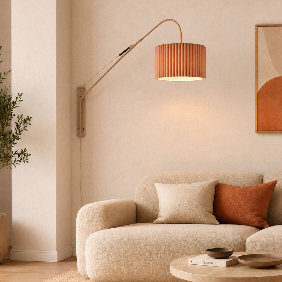 Vägglampa Catharina, justerbar arm med veckad skärm i taupe