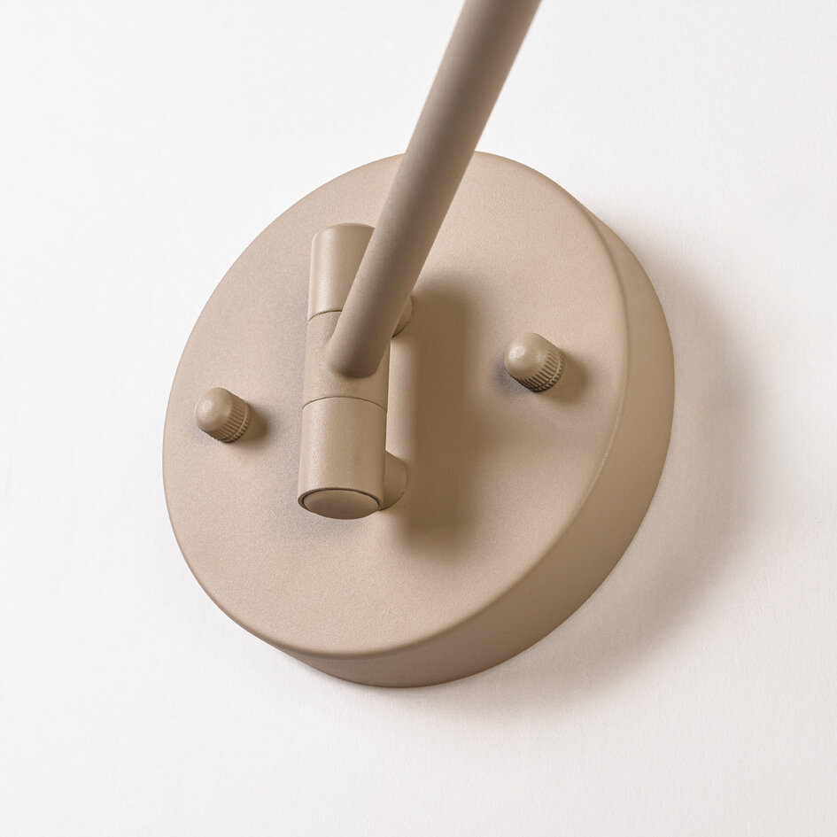 Justerbar vägglampa Revah i beige