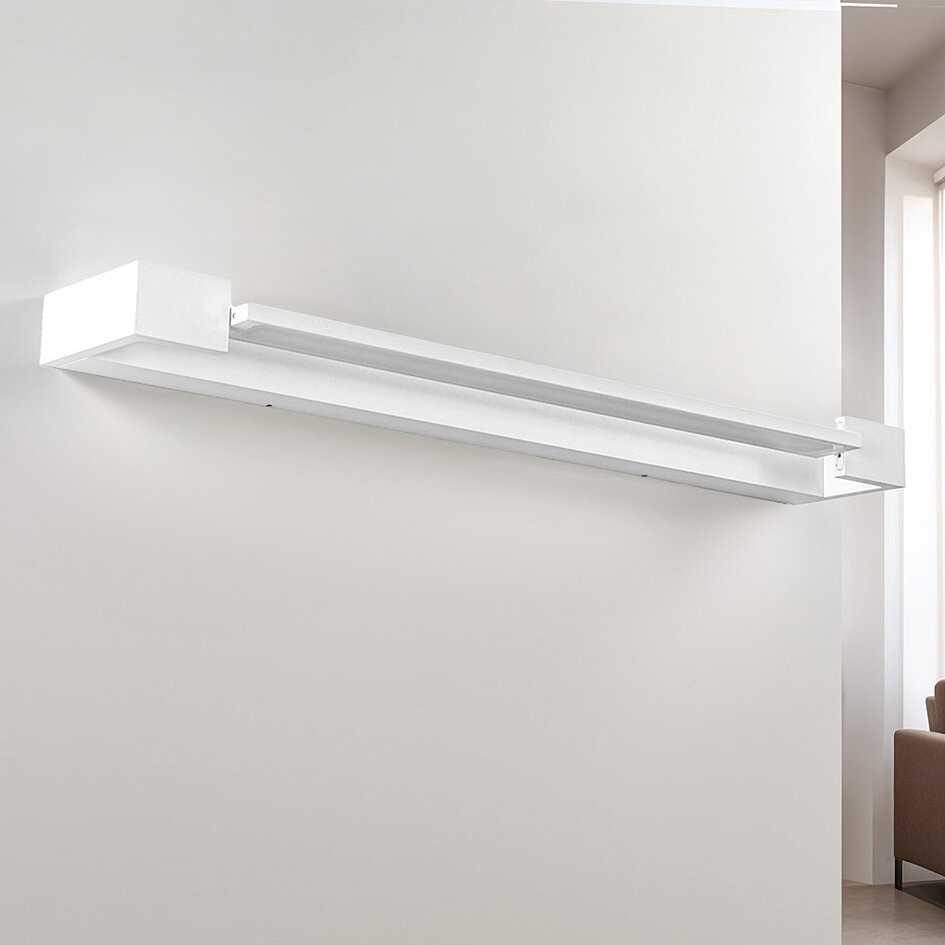Vridbar vägglampa Sirle 60 cm i vitt