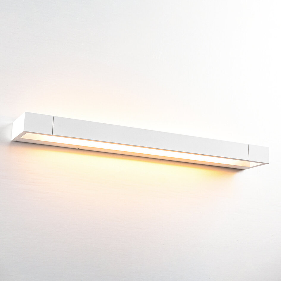 Vridbar vägglampa Sirle 60 cm i vitt