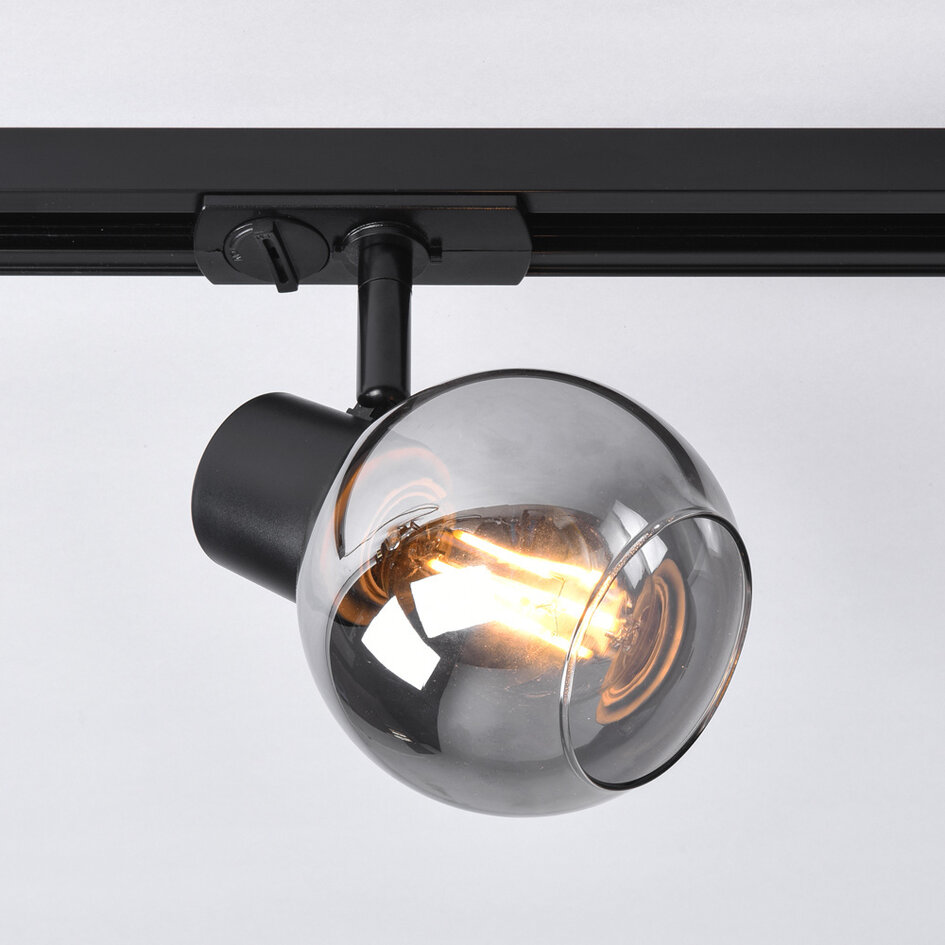 Set med 1-fas skensystem på 1,5 meter och Melle-spotlights, rökfärgat glas