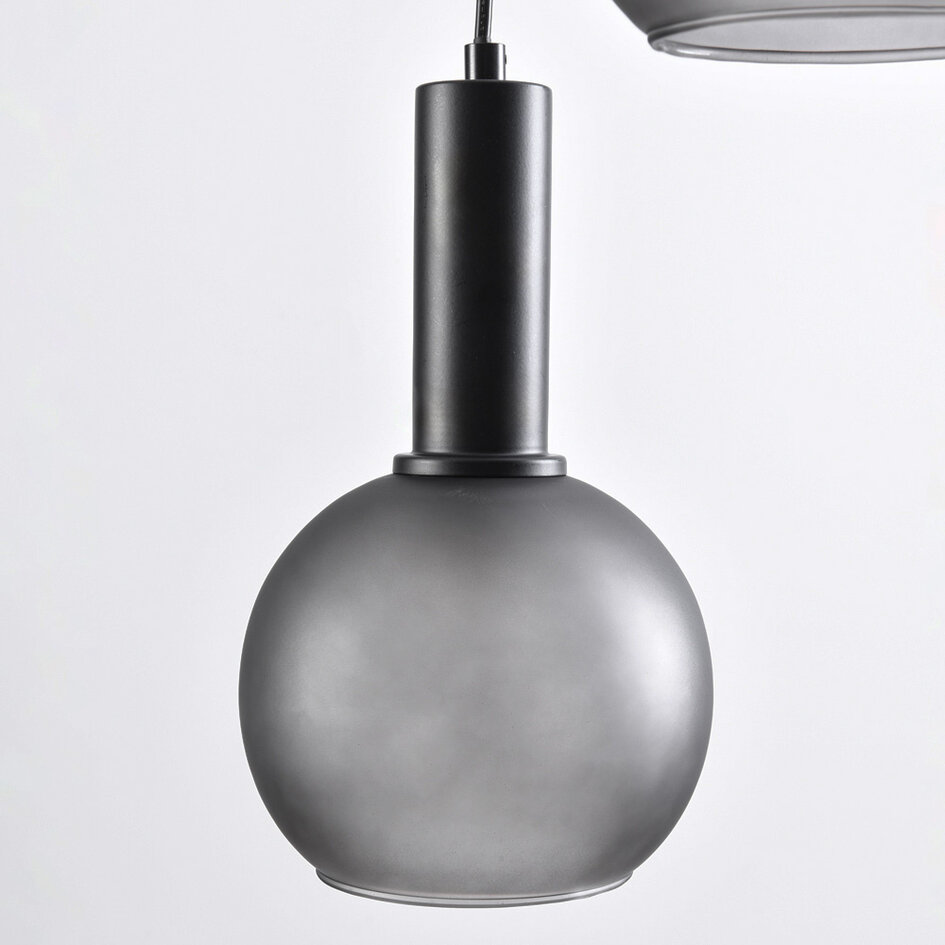 Pendellampa Brinati med tre lampor - grått frostat glas