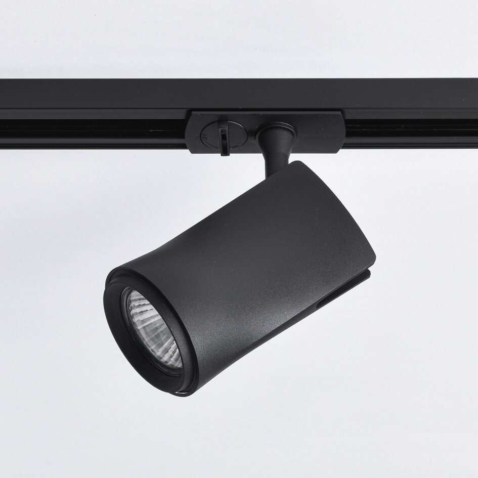 Set med 1-fas skensystem på 3 meter och Lola-spotlights, svart