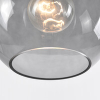 Pendellampa Liya med en lampa i rökgrått glas, variant 2