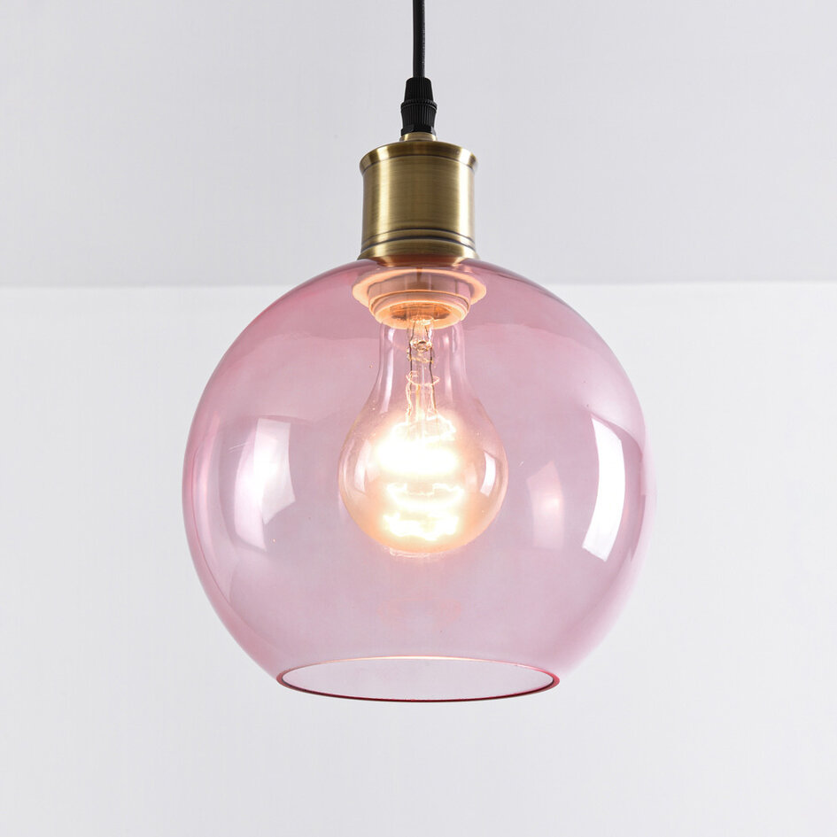 Pendellampa Liya med en lampa i rött glas, variant 2