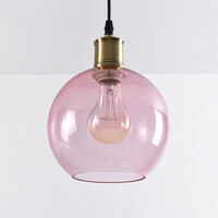 Pendellampa Liya med en lampa i rött glas, variant 2