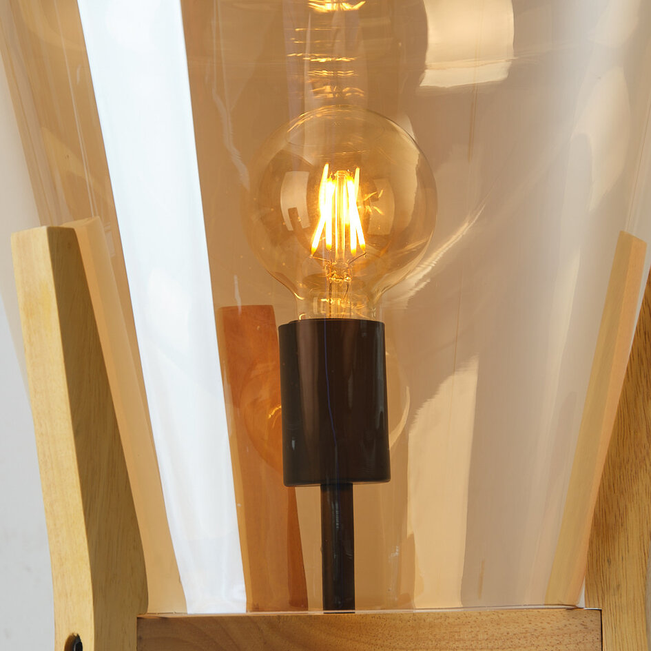 Golvlampa Ditta i trä med amberfärgat glas