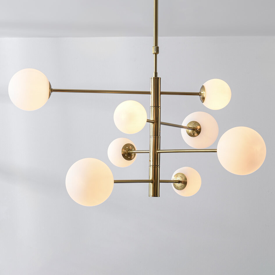 Taklampa Oito med åtta lampor - guld och mjölkvitt glas