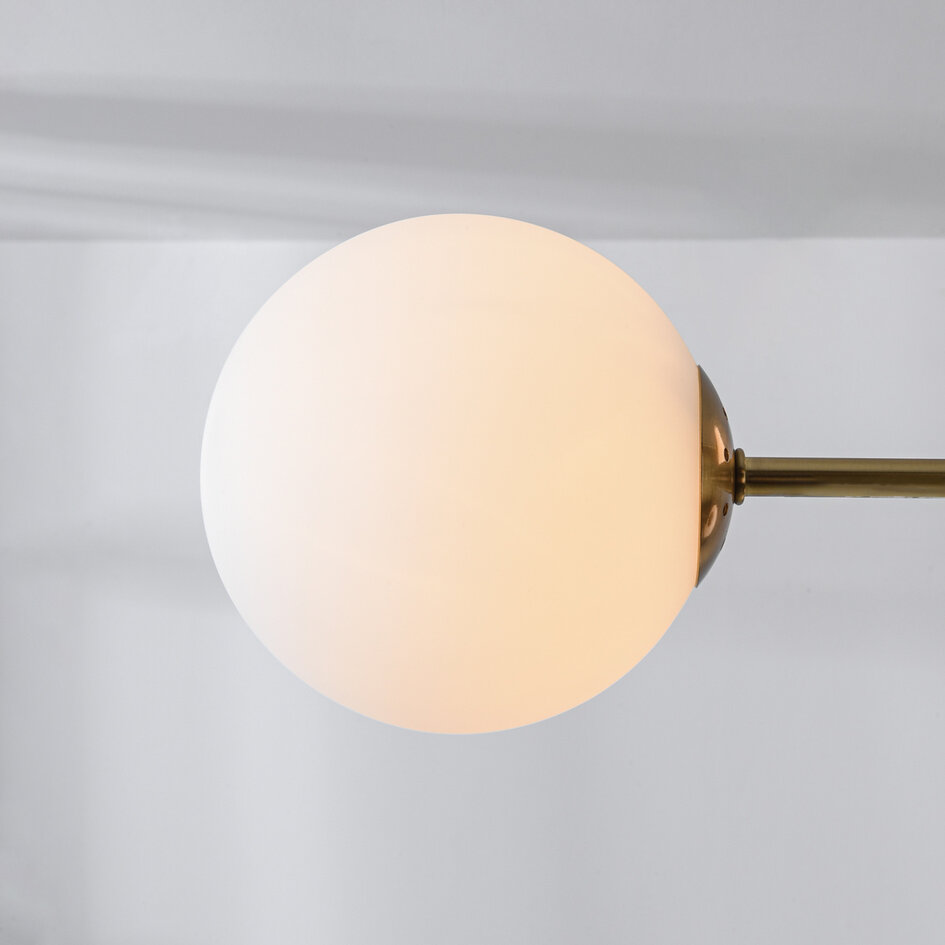 Taklampa Oito med åtta lampor - guld och mjölkvitt glas