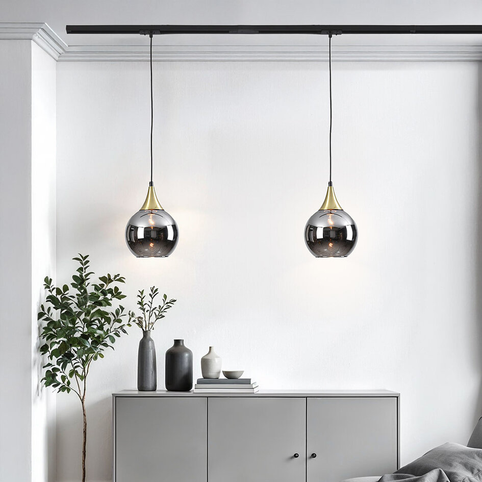 Pendellampa Nya 1-fas, guld med runt rökfärgat glas och spegeleffekt