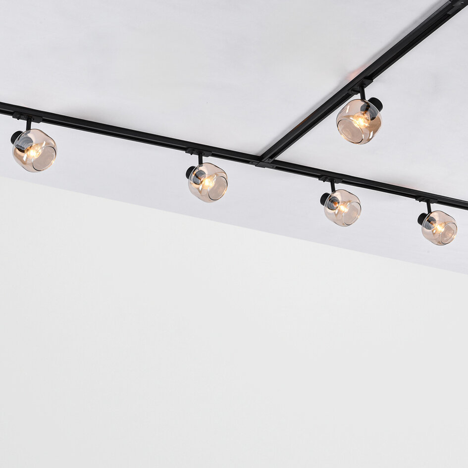 Set med 1-fas skensystem på 3 meter och Juna-spotlights, amberfärgat glas