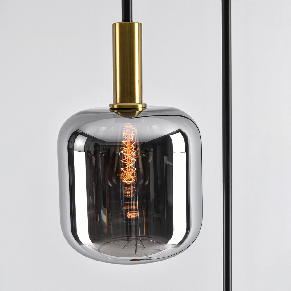 Golvlampa Piedi i svart med rökgrått glas och guld