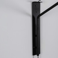 Vägglampa Dasha - svart med vridbar, utdragbar arm och amberfärgat glas