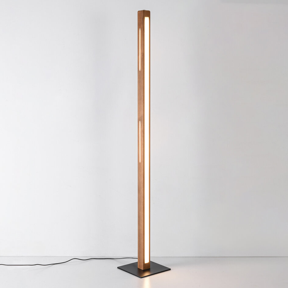 Golvlampa Piata i trälook med integrerad LED - dimbar