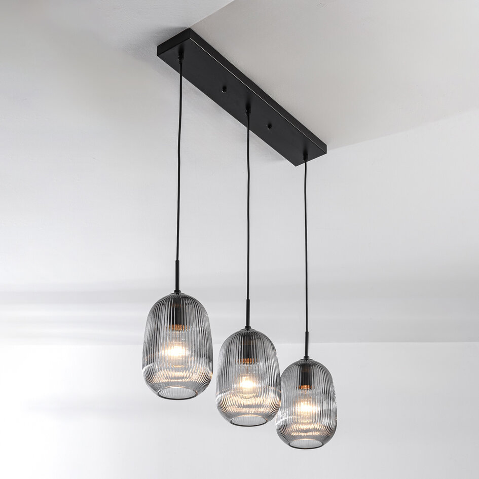 Pendellampa Melora med tre lampor - räfflat rökglas
